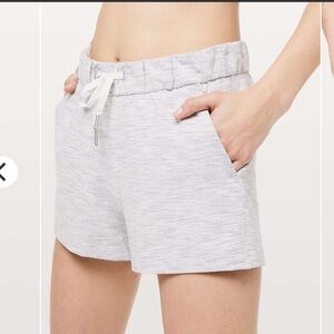 Lululemon On The Fly Short 2.5 In Wee Are From Space Nimbus Battleship Size 6